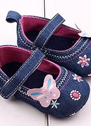 Туфли-пинетки на девочку синие с бабочкой 11 см