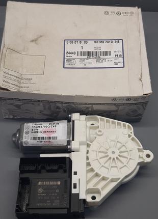 Мотор стеклоподъёмника оригинал 1K0959702QZ4S VAG