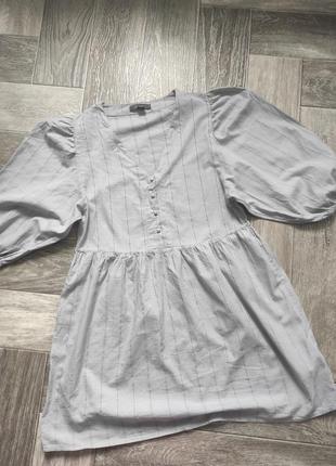 Оригинальное платье с рукавами буфами
