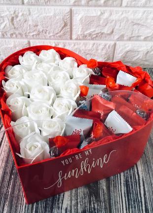 Подарочный набор из роз, конфет любимов и шоко-бонс для девушк...