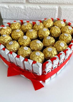 Подарочный бокс "торт из киндеров и сладостей ferrero rocher" ...