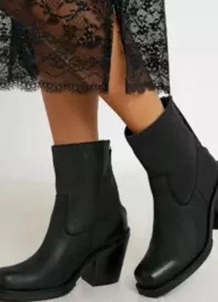 Жіночі шкіряні чоботи козаки сапоги 39 розмір urban outfitters