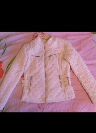 Розовая легкая куртка