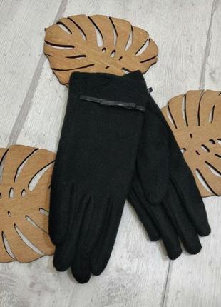 Перчатки женские элегантные черного цвета. "c&amp;a"
