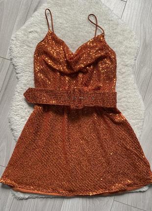 Платье в пайетки коктейльное с поясом платье яркое