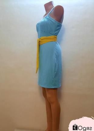 Платье в рубчик primark, голубое с желтым поясом