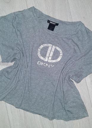 Модная футболка dkny