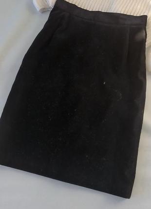 Черная классическая велюровая юбка
