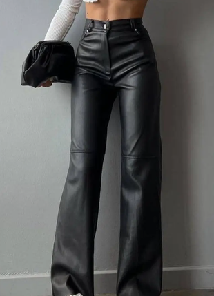 Жіночі чорні штани вільного крою з еко-шкіри на флісі (42-44, ...