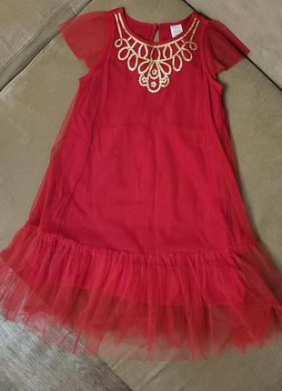 Праздничное платье красного цвета