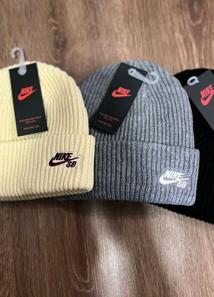 Зимние шапки от Nike SB