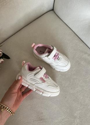 Белые кроссовки для девочки с розовыми вставками