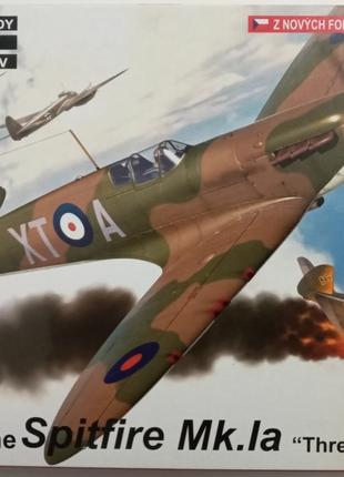 Збірна модель літака Spitfire Mk.Ia Three Blade Prop