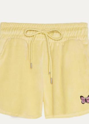 Велюровые короткие шорты Bershka Размер XS желтые с вышивкой