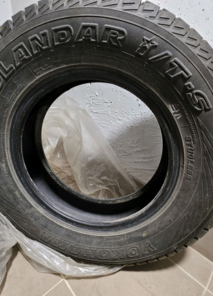 Зимові шини Yokohama  215/70 R16 в гарному стані.