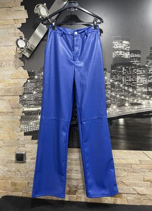 Женские кожаные брюки синие  с эко кожи missguided