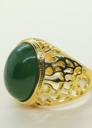 Кольцо с большим камнем печатка мед золото с зеленым овальным ...