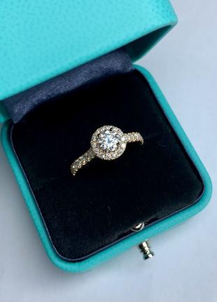 Золота каблучка з діамантами в стилі Tiffany Soleste