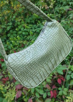 Зеленая сумочка багет