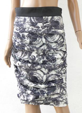 Нарядная юбка с интересным рисунком 44 размер (38 евроразмер).