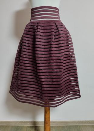 Стильная юбка бордо на широком поясе