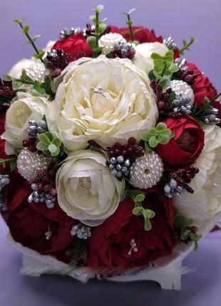 Бордовый свадебный букет-дублёр невесты с пионов "Роскошный"