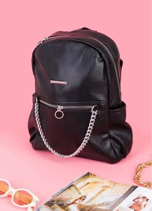 Жіночий чорний рюкзак