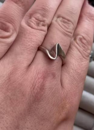 Красивое серебряное кольцо кольцо