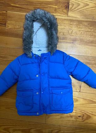 Стильная качественная зимняя курточка для малыша.