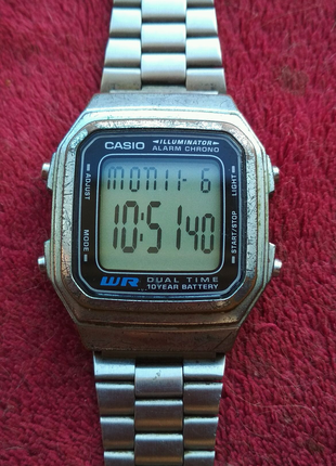 Часы Casio.