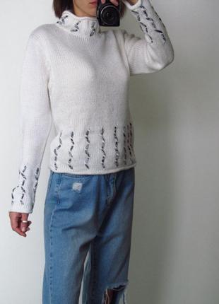 Белый свитер basic editions