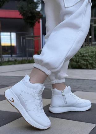 Белые зимние кроссовки, белые кроссовки