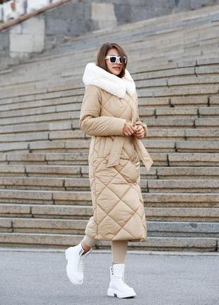 Зимове стьобане пальто з капюшоном
