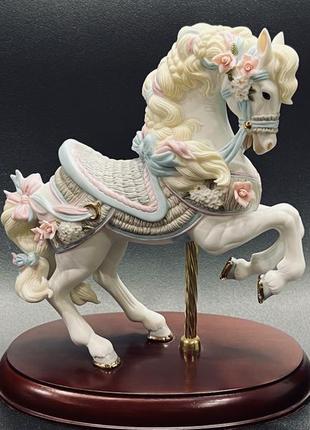 Фарфоровая статуэтка конь лошадь карусель lenox