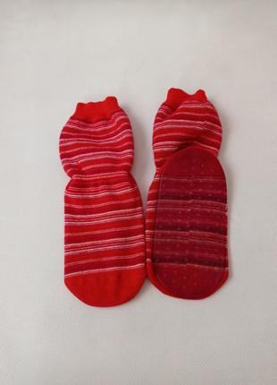 Носки с антискользяйщей подошвой

15 см