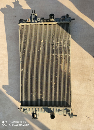Радиатор охлаждения Opel Zafira B Astra H 13128818 б/у z16xer xep