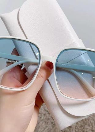 Солнцезащитные женские очки квадратные с градиентом голубые/бе...