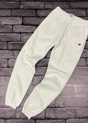 Женские спортивные штаны Tommy hilfiger в белом цвете