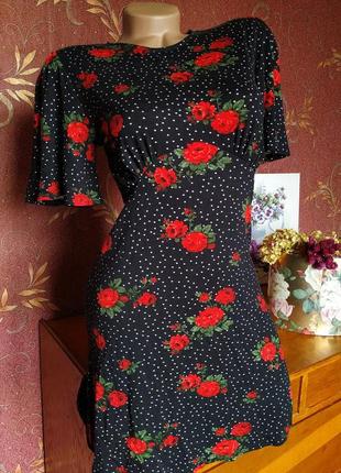Черное короткое платье с красными цветами от new look