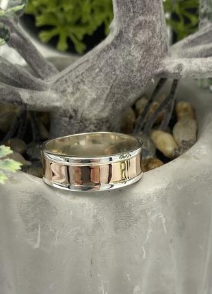 Серебряное обручальное кольцо с золотыми вставками
