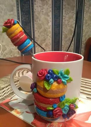 Чашка с декором из полимерной глины