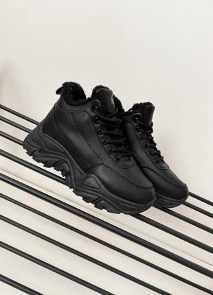 Зимові черевики чорного кольору
