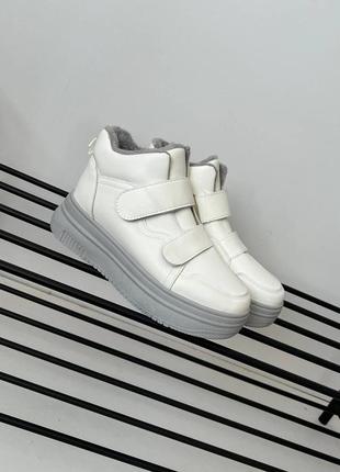 Зимові черевики на липучках білі
