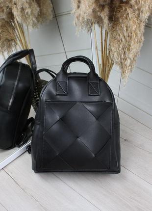Стильний чорний рюкзак