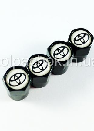 Колпачки на ниппеля Toyota черные/белый лого