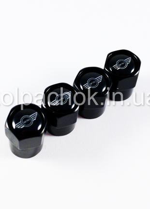Колпачки на ниппеля MINI черные/черный лого