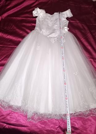 Продається сукня для дівчинки колір білий з малюнком