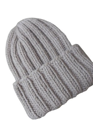 Бежевая шапка. теплая зимняя шапка. шикарная шапка с отворотом