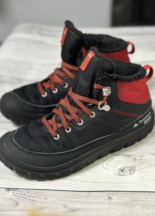 Треккинговые водонепроницаемые зимние ботинки quechua. 34 размер