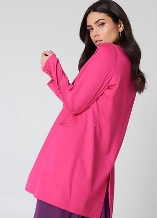 Удлиненный розовый блейзер пиджака